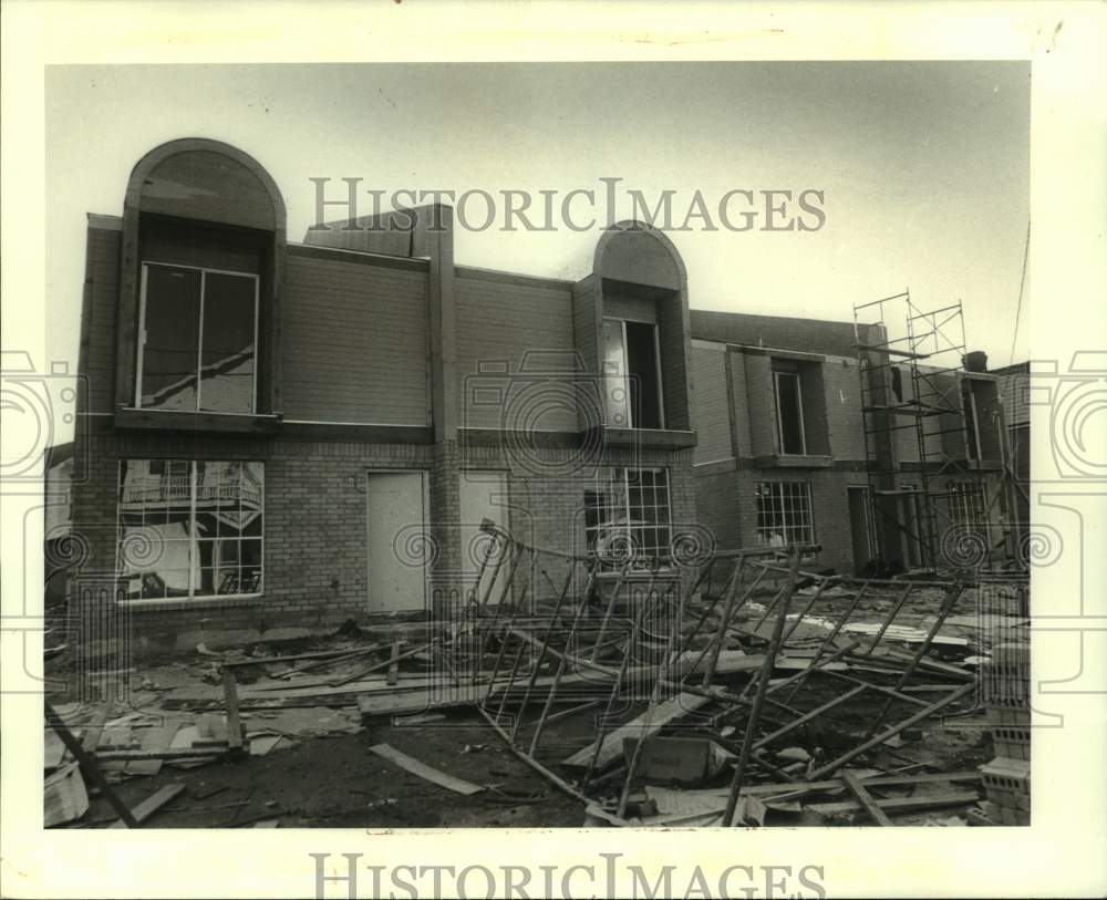 1982 Townhouse units constructed in New Orleans Central City - Historic Images