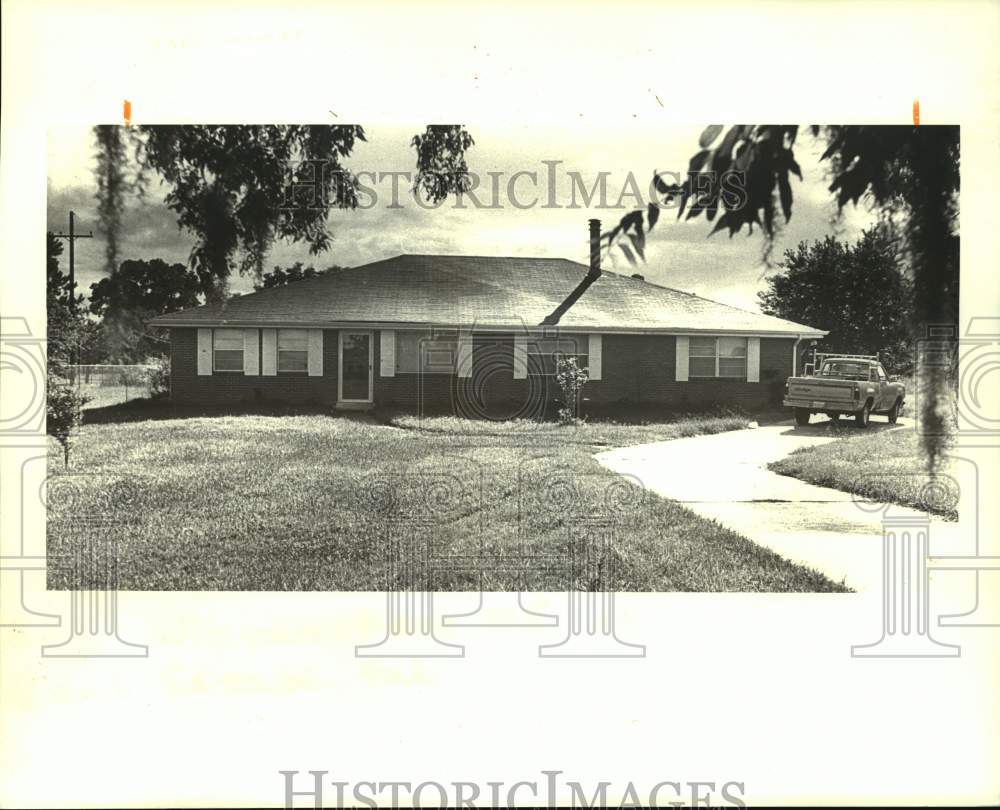 1987 Sold property house at 4313 Bayou Road, St. Bernard Parish - Historic Images