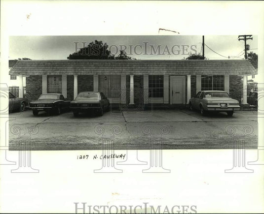 1985 Building at 1207 North Causeway Boulevard - Historic Images