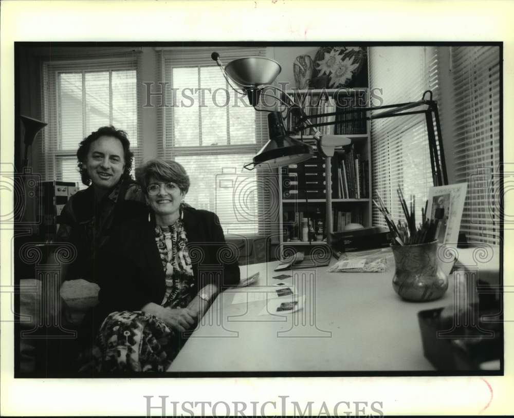 1992 Press Photo Artists John Hodge and Francie Rich at their Covington home - Historic Images