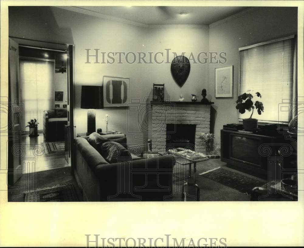 1994 Press Photo Byron Hughey's upstairs den. - Historic Images