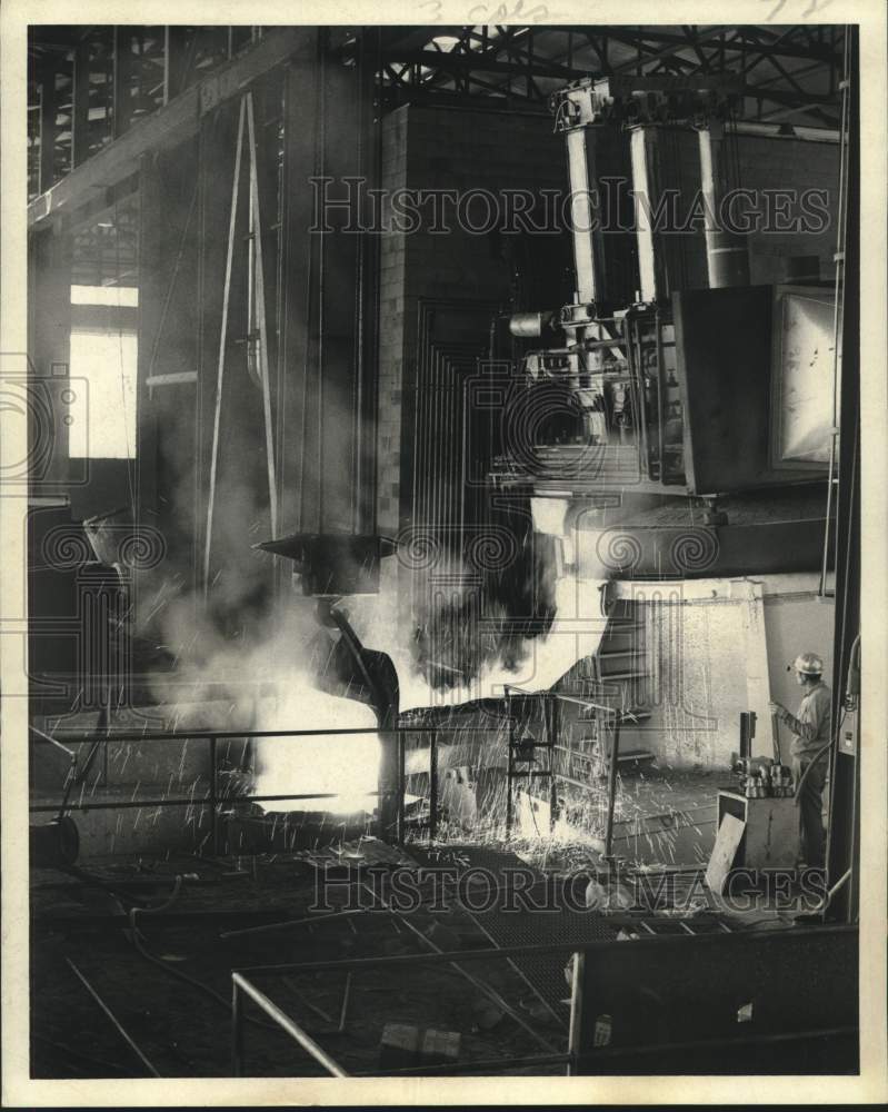 1975 Press Photo Electric furnaces installed at Marathon LeTourneau Company - Historic Images