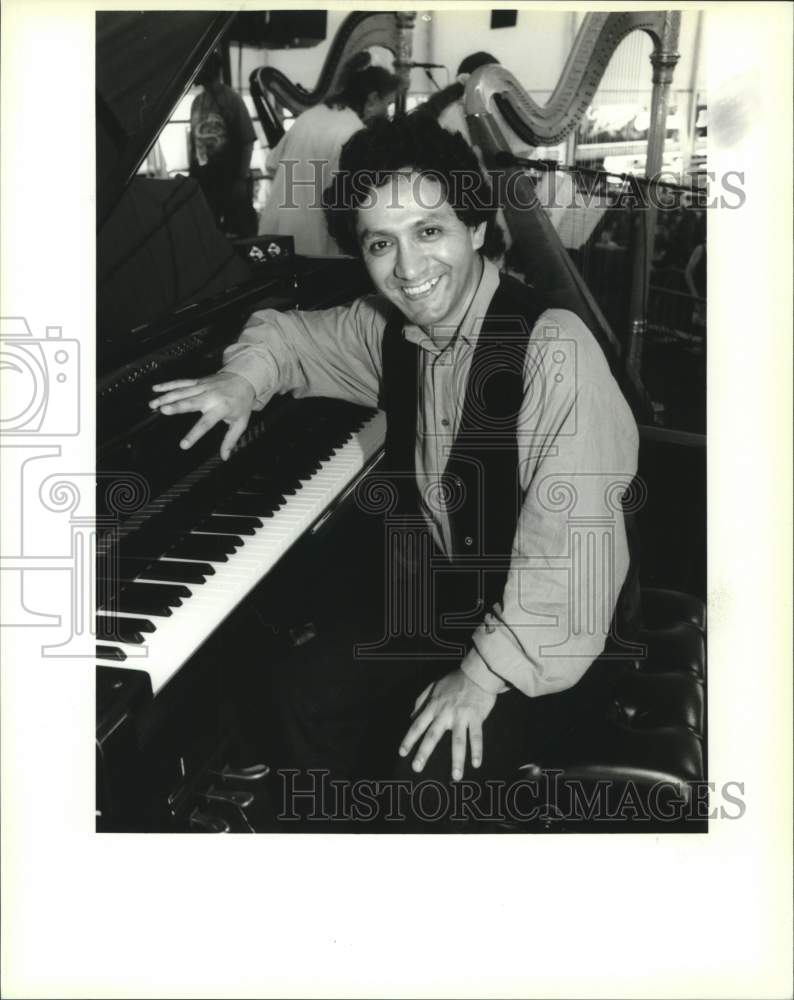 1995 Press Photo Hector Infanzon performs at the WWOZ Jazz tent at the Jazz Fest - Historic Images