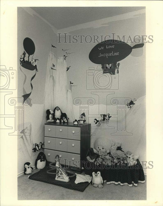 1987 Press Photo Penguin power reigns in this colorful kid's bedroom - Historic Images