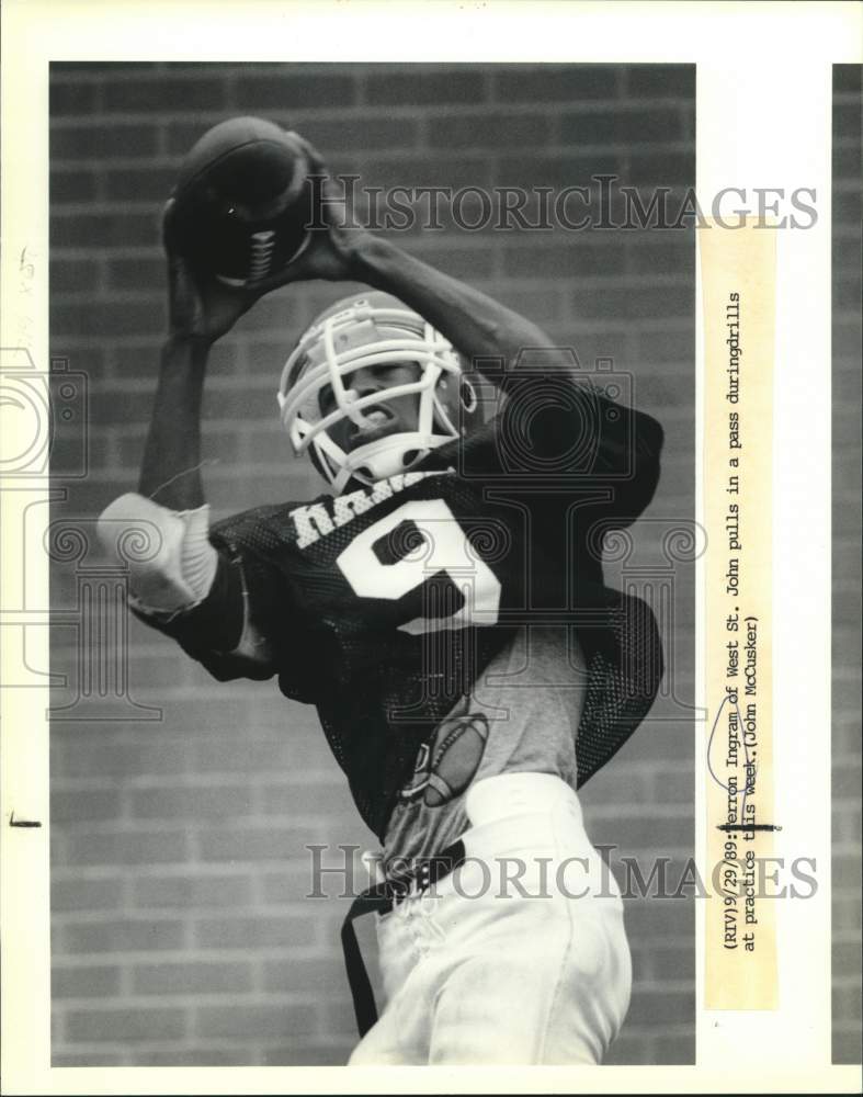 1989 Press Photo Football, Terron Ingram of West St. John pulls in a pass - Historic Images