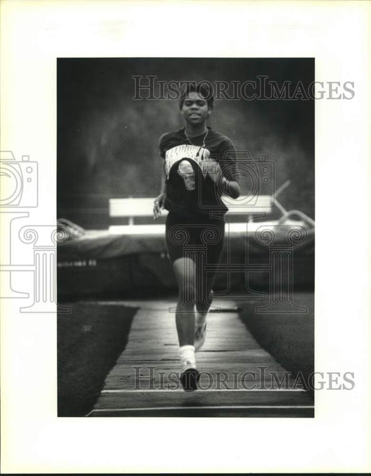 1992 Press Photo Hahnville High School senior Shantrella Ingram, track & field - Historic Images