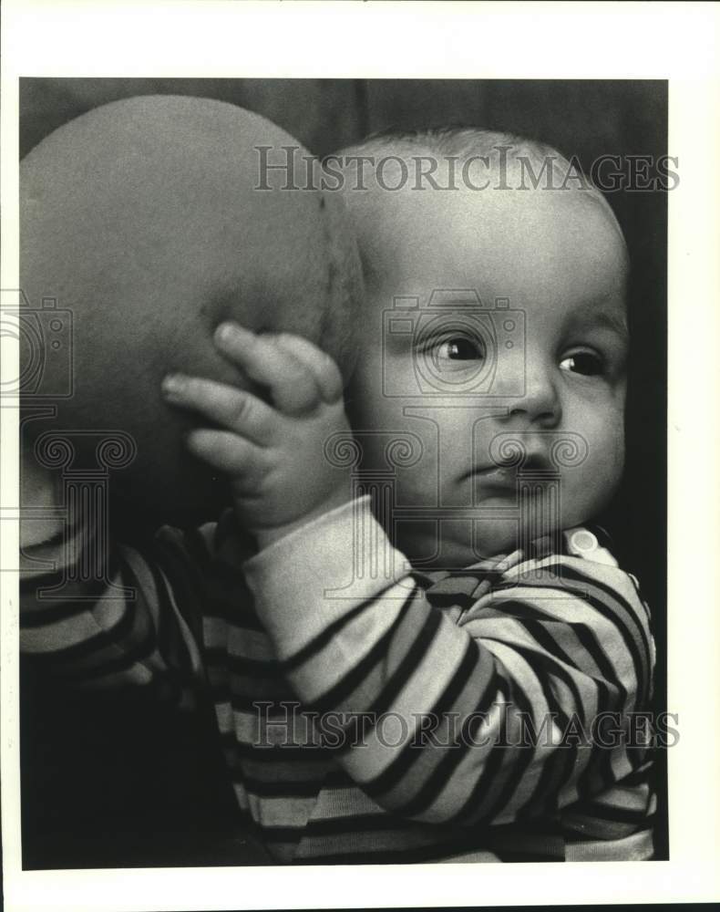 1988 Press Photo Rennie Douglas at Interagency Developmental Screening Clinic - Historic Images