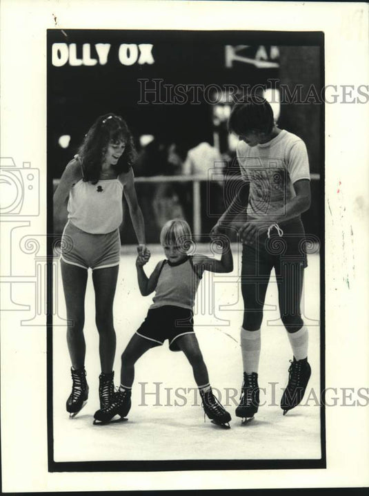 1982 Press Photo Tammy Richard, Lewis Lancon, Scott Kinnairo- Ice Skating - Historic Images