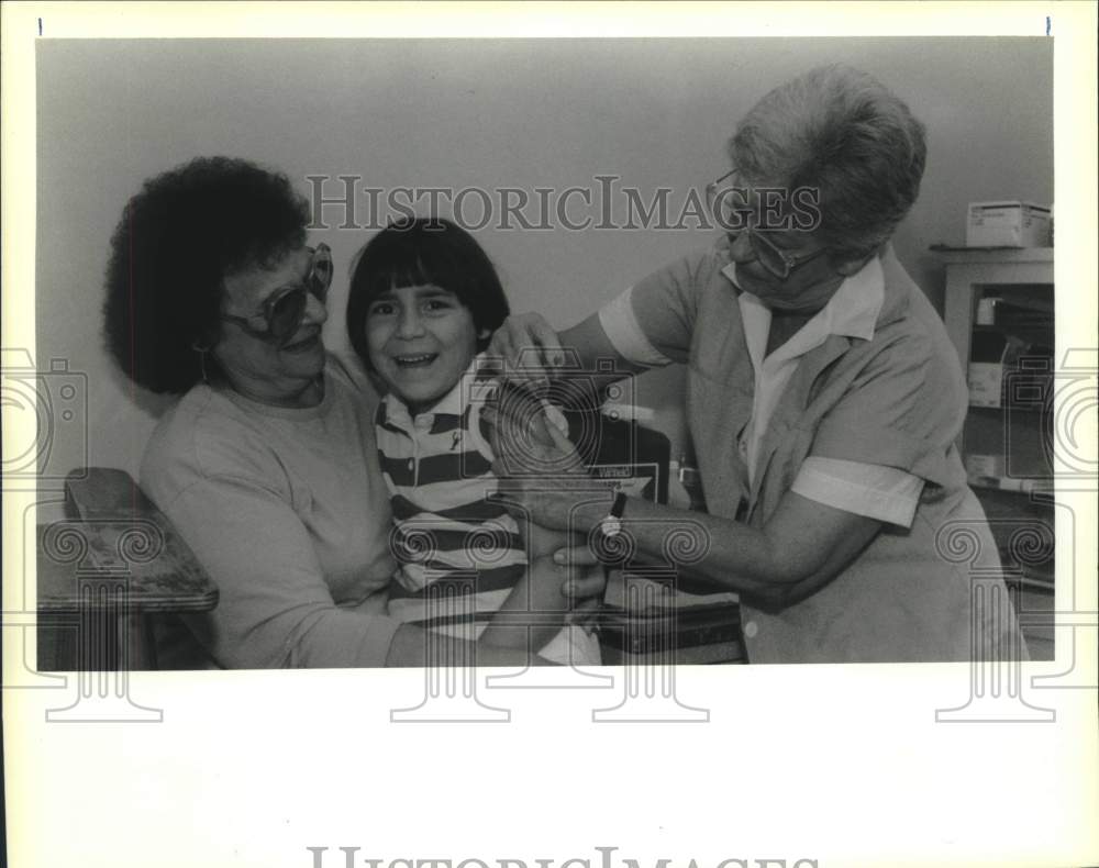 1989 Press Photo Kayla Breland receives required immunizations for school - Historic Images