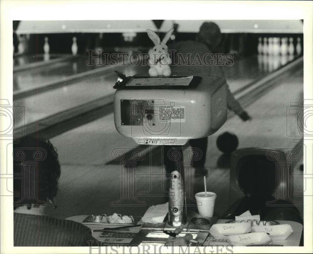 1995 Press Photo Senior Citizens Bowling Leagues at Imperial Bowling Lanes - Historic Images