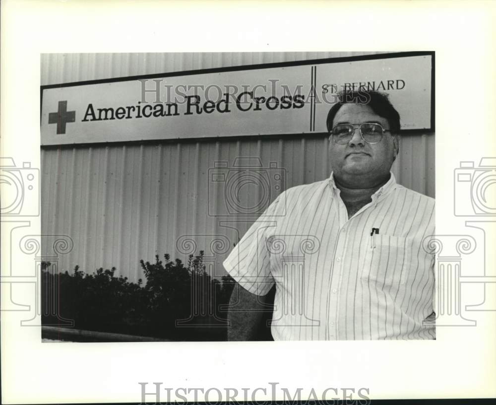 1992 Press Photo Larry Ingargiola is the Red Cross Volunteer of the Year. - Historic Images