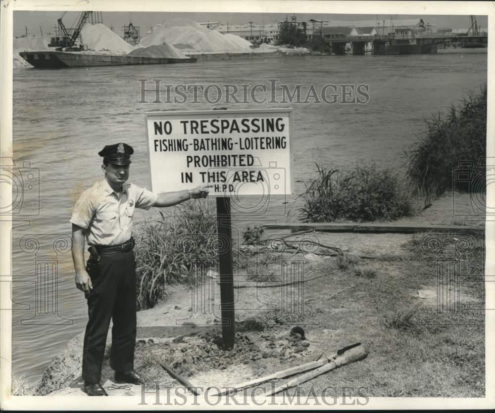 1966 Press Photo Signs banning fishing, swimming and loitering on the canal.-Historic Images