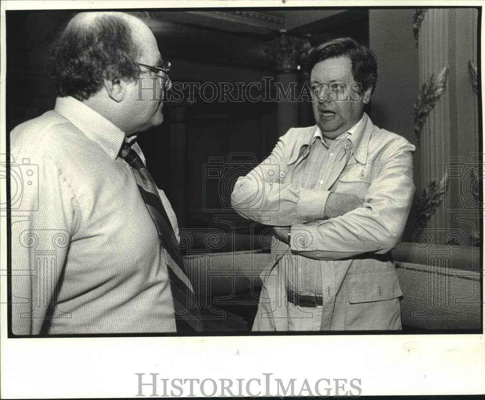 1982 Press Photo Christopher Jaffe conferring with Phillippe Entremont - Historic Images