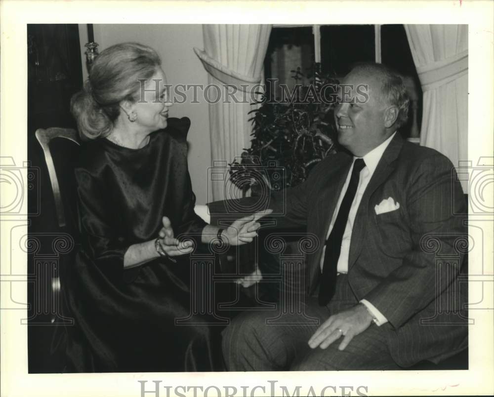 1989 Press Photo Beverly Lore and Davis Jahncke, Jr. at the Heritage Club - Historic Images