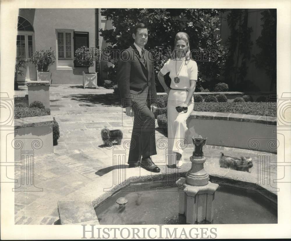 1973 Press Photo Mr. &amp; Mrs. Fritz &amp; Carole Ingram at 620 Ursuline home- Historic Images