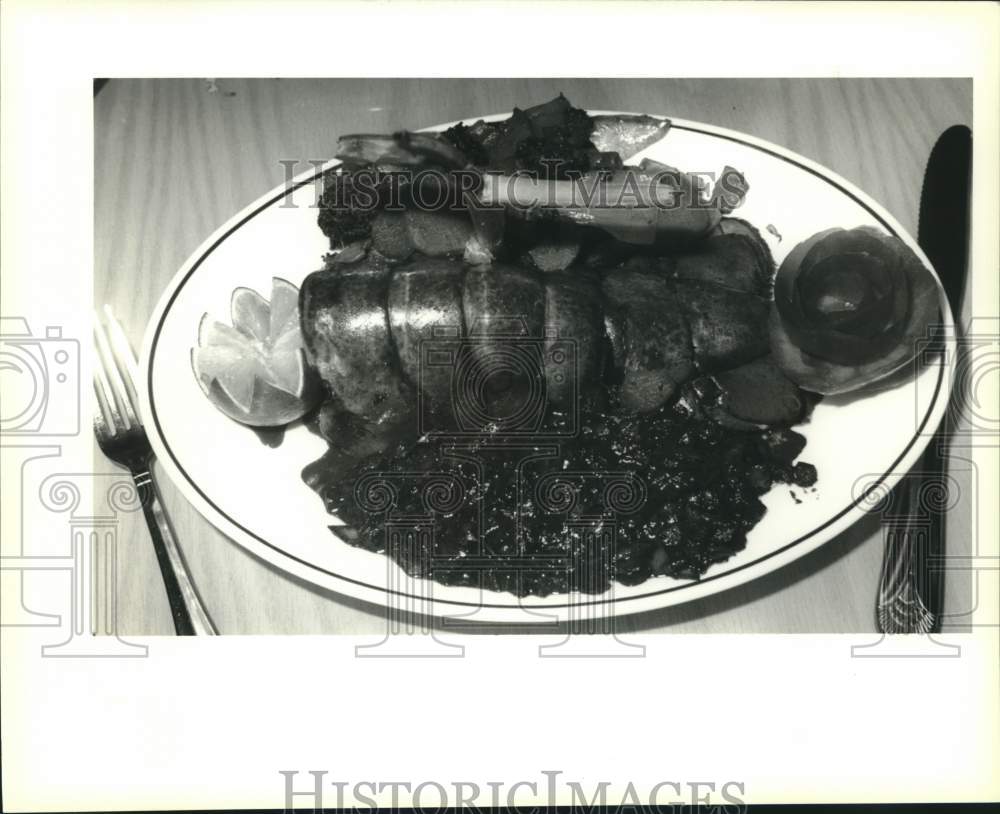 1995 Press Photo Lobster cooked in Tandoori oven at India Palace restaurant. - Historic Images