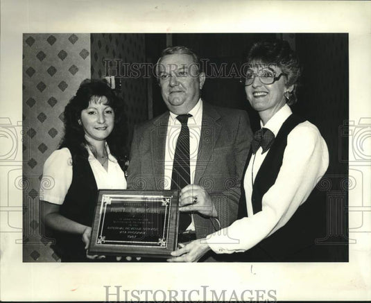 1987 Press Photo People's Bank Employees Honored by IRS for Volunteer Tax Help - Historic Images