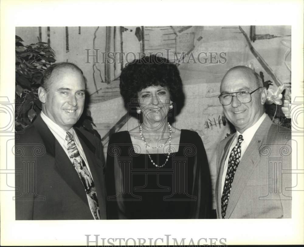 1994 Press Photo Attendees of the Archbishop Hanna Auction - Historic Images