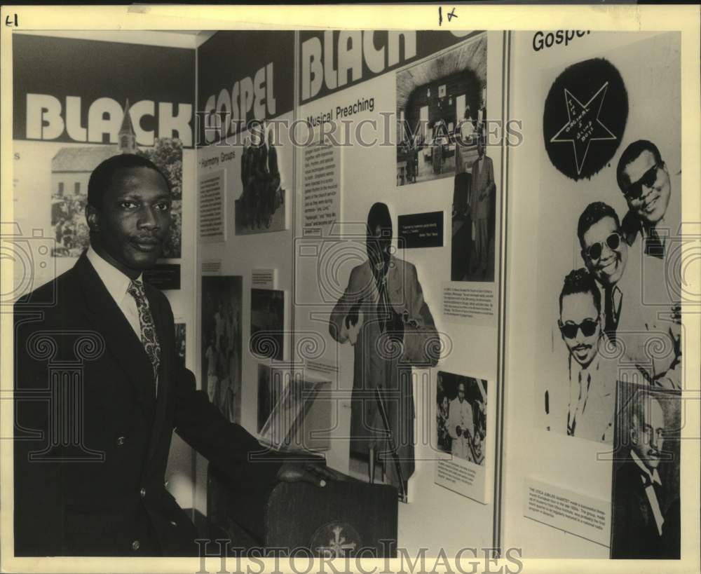 1990 Press Photo John Horhn displays Blues &amp; Gospel music at Old Capital Museum - Historic Images