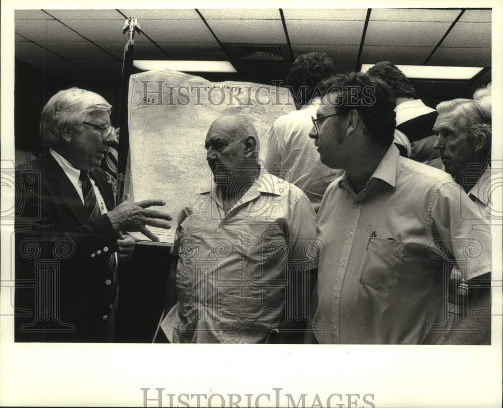 1987 Press Photo Members of Horizon Club meeting at Mandeville City Hall - Historic Images