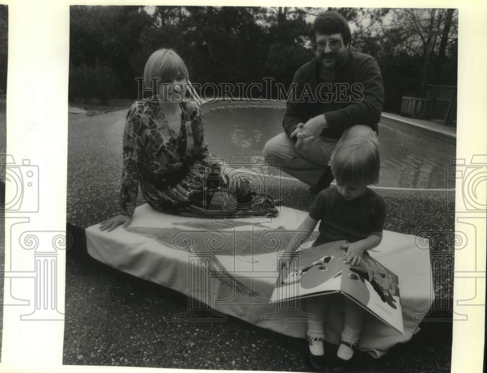 1992 Press Photo Deborah Glockner and Mark Ferrari with daughter Chantelle - Historic Images