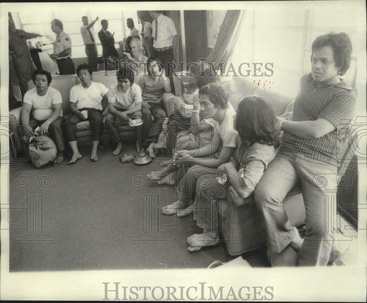 1975 Press Photo Crew of British Tanker Globtik Sun - nob41355 - Historic Images