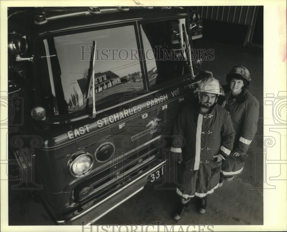 1989 Press Photo Volunteer firefighters at the East St. Charles Parish Fire Dept - Historic Images