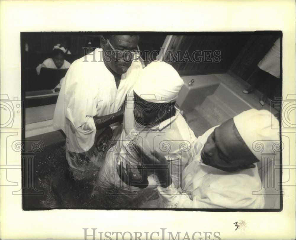 1994 Press Photo Dale Harris released from jail, baptized at Corinne Missionary - Historic Images