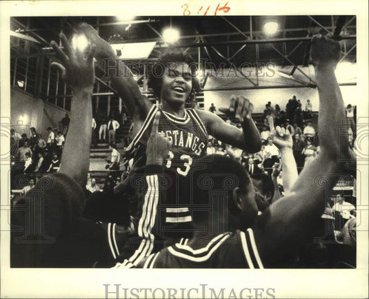 1987 Press Photo Assumption's Darrell Harris after he made the winning shot - Historic Images