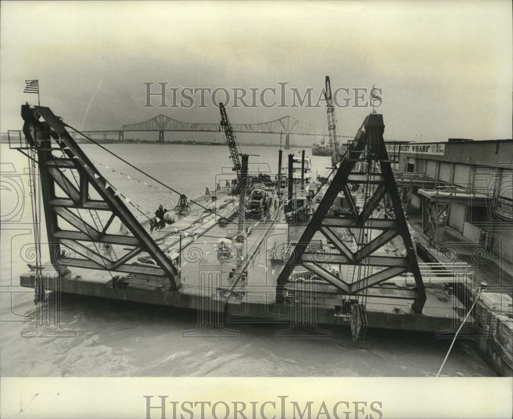 1976 Press Photo Barges docked at the foot of Poydras Street for Ingram Corp - Historic Images