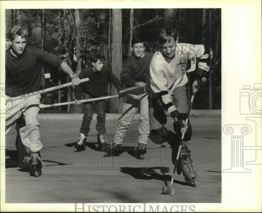 1991 Press Photo Hockey on inline roller skates -A & P parking lot, Mandeville - Historic Images