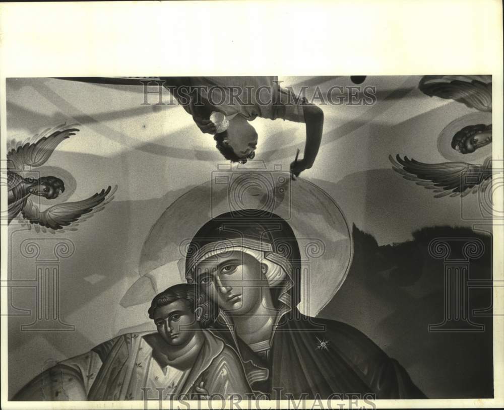 1987 Press Photo Laurence Manos works on a Byzantine wall painting in the apse. - Historic Images