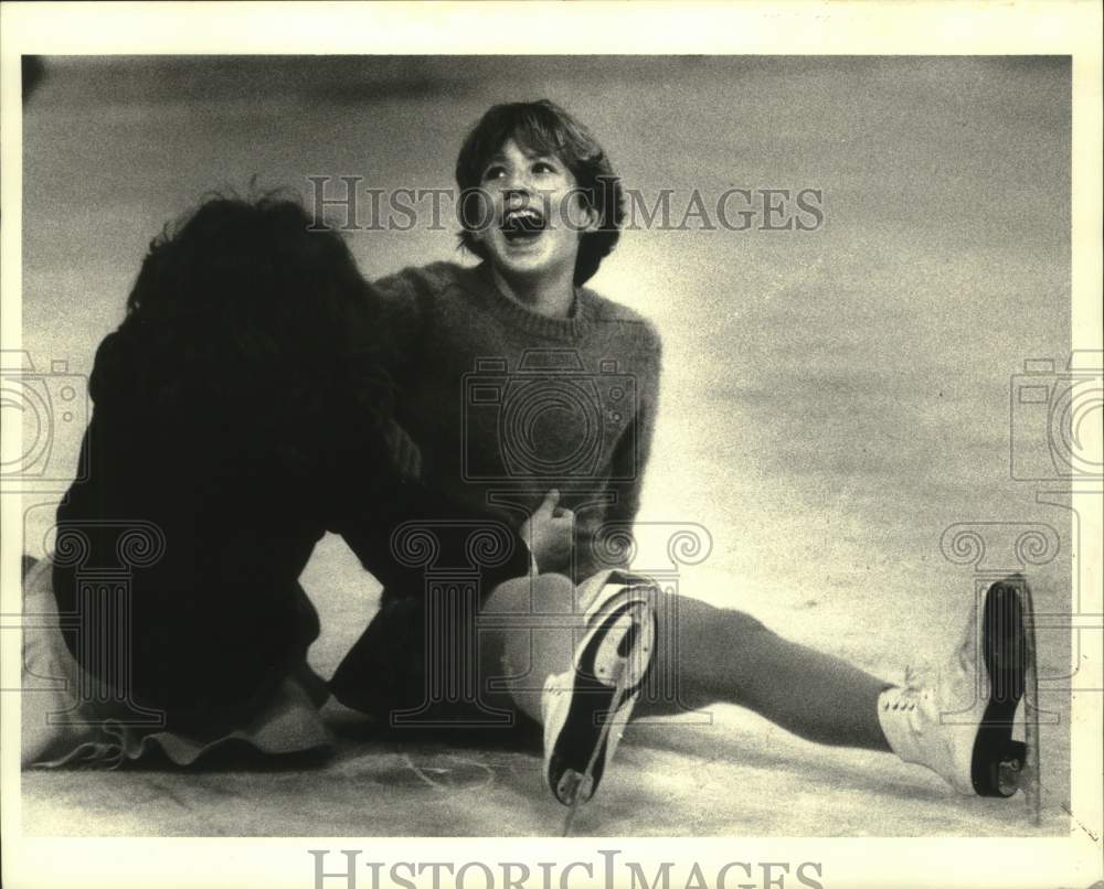 1984 Press Photo Nicole Ruffin and Melissa Steudlein during Ice Skate-a-Thon - Historic Images