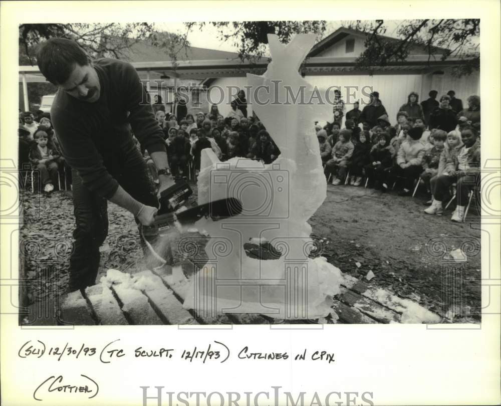 1993 Press Photo Ice sculpting demonstration for school children - Historic Images