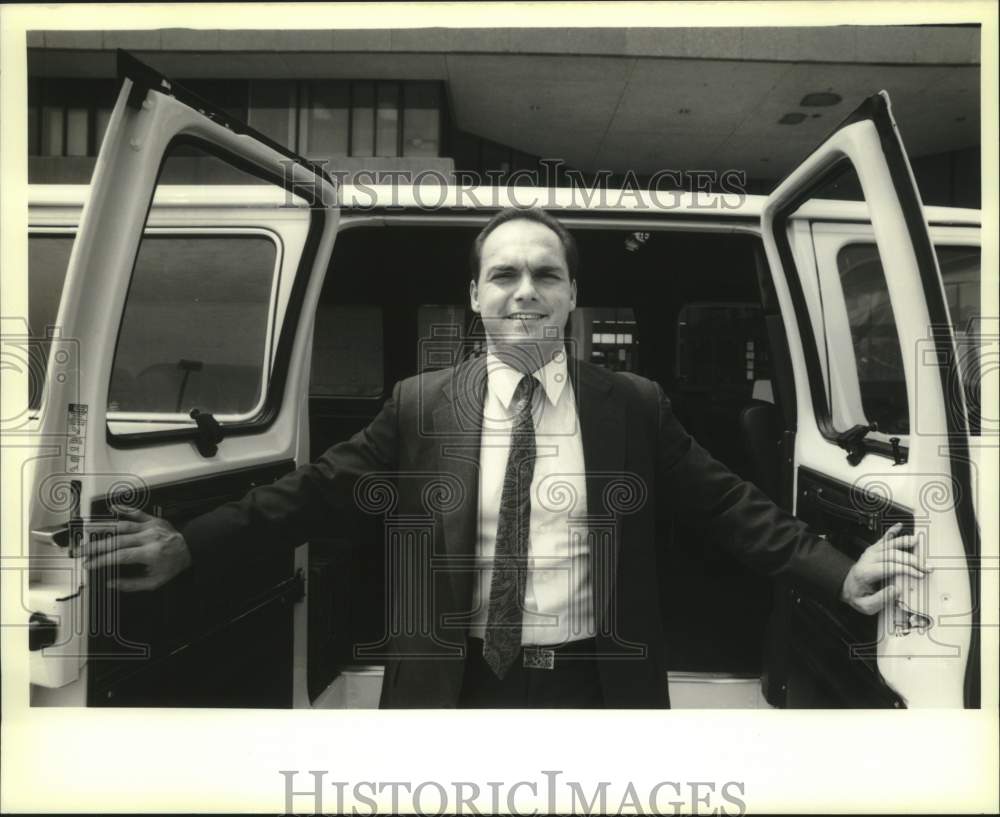 1989 Press Photo Sal Ibieta, Director of Human Services for St. Bernard Parish - Historic Images