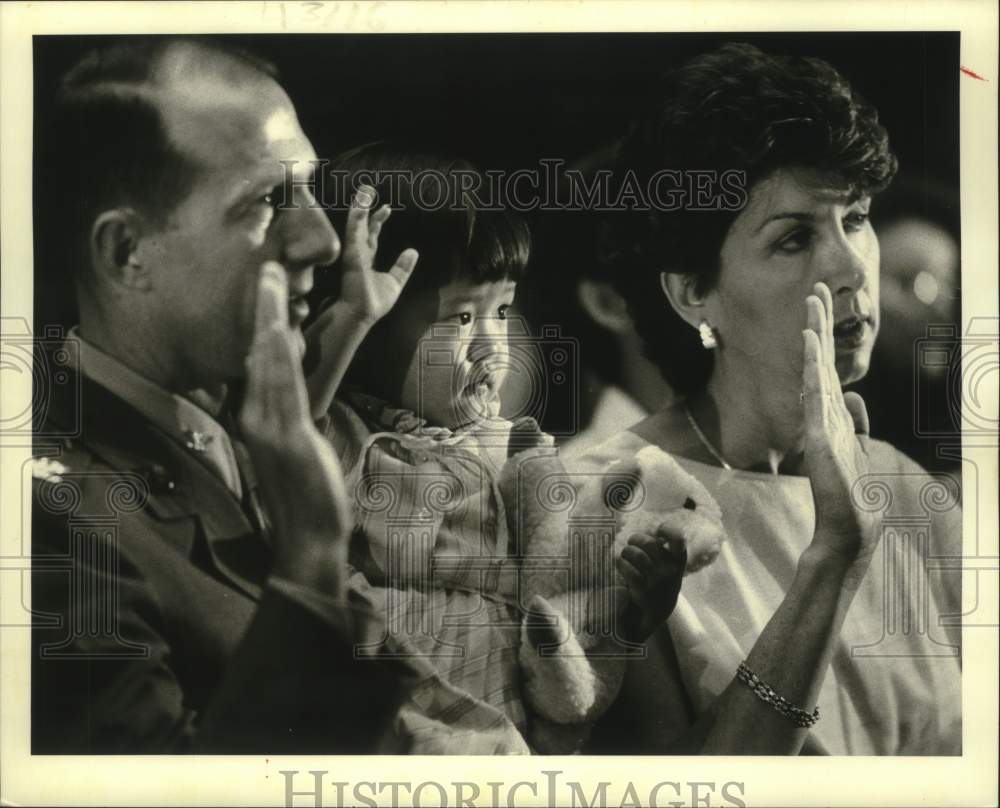 1986 Press Photo Kellen Ressneyer sworn as U.S. Citizen with adoptive parents - Historic Images