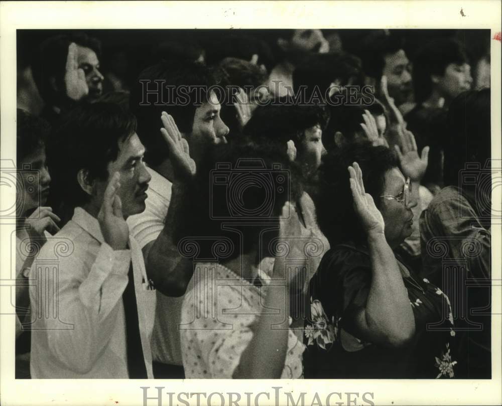 1986 Press Photo New Orleans-area people take oath to become U.S. citizens - Historic Images