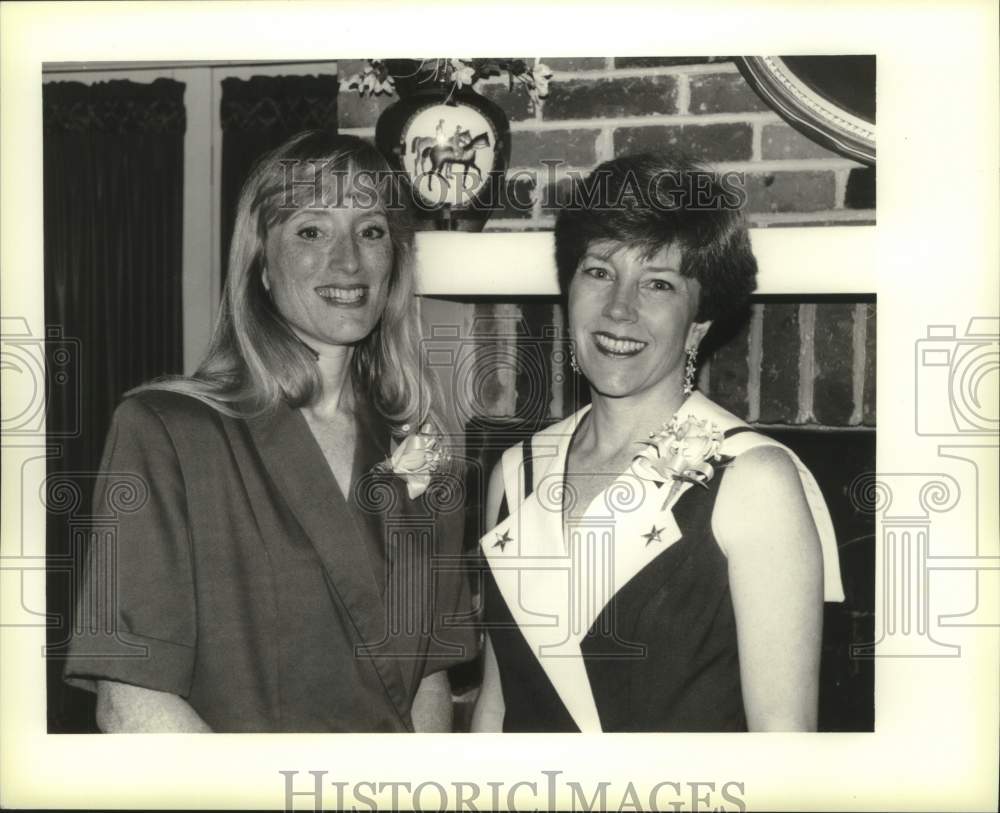 1993 Press Photo Susan Higgins and Julie Crout at Le Cotillion - Historic Images