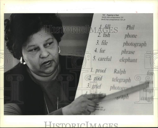 1989 Press Photo Betty Reed teaches reading to her class at Abrams Elementary - Historic Images
