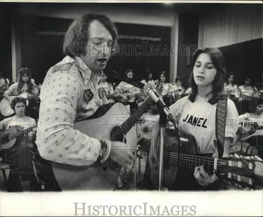 1975 Press Photo New Orleans - Director Frank Donaldson & Musician Janel Collura - Historic Images