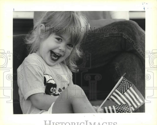 1989 Press Photo Genia Roper smiles at the I Love America rally in Harvey - Historic Images