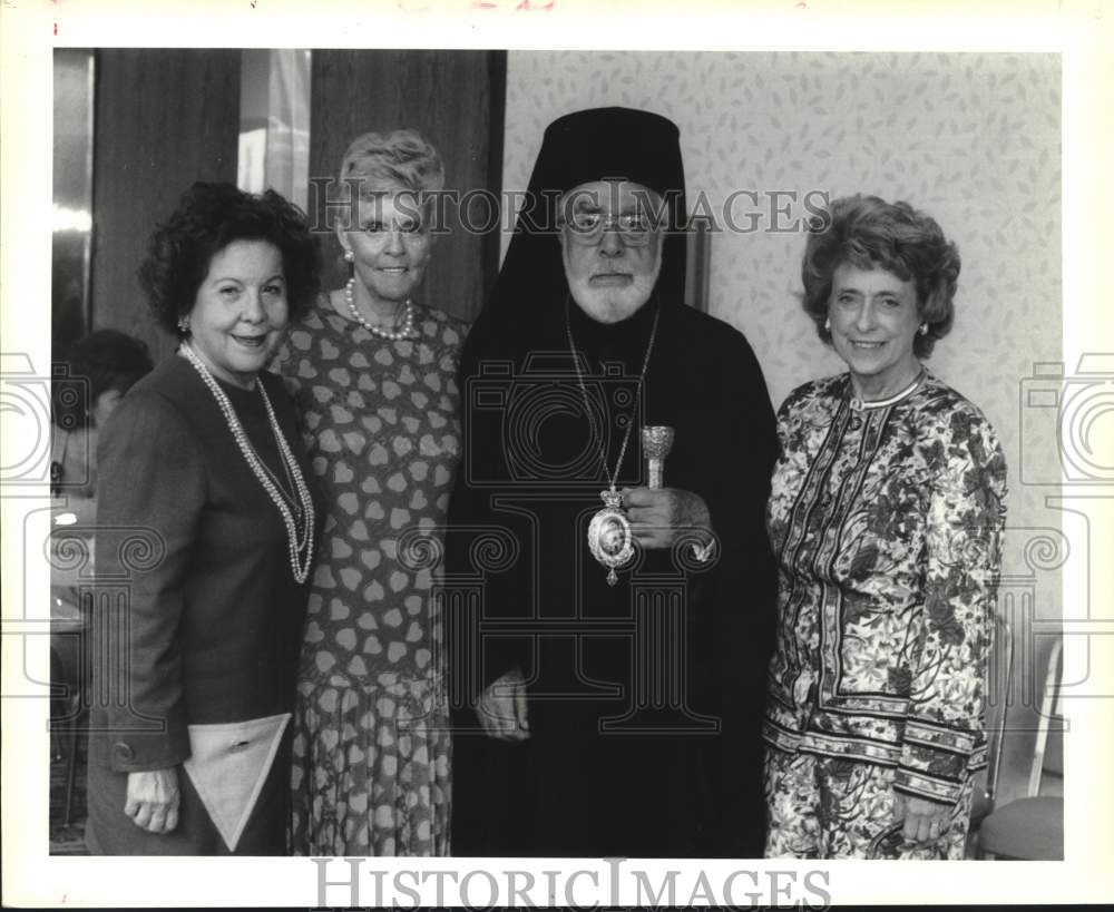 1992 Press Photo Archbishop Iakovos and members of the Greek Orthodox Ladies - Historic Images