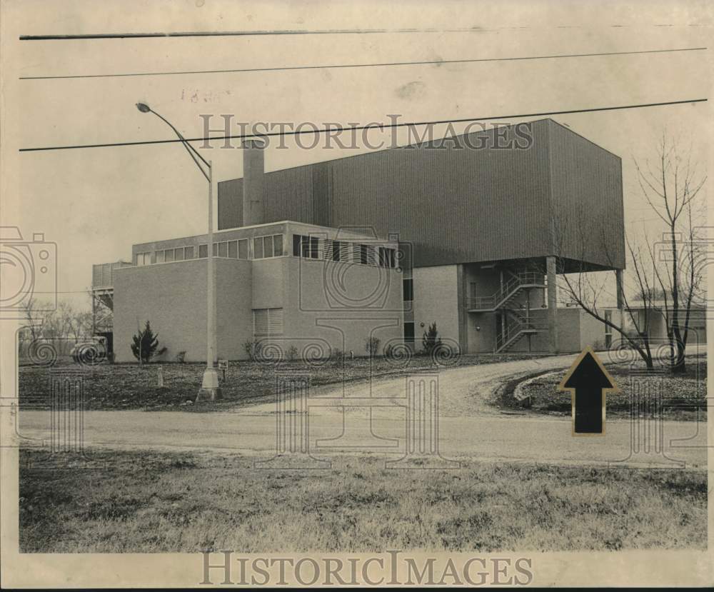 1963 Arrow points to room in the new $900,000 Algiers incinerator-Historic Images