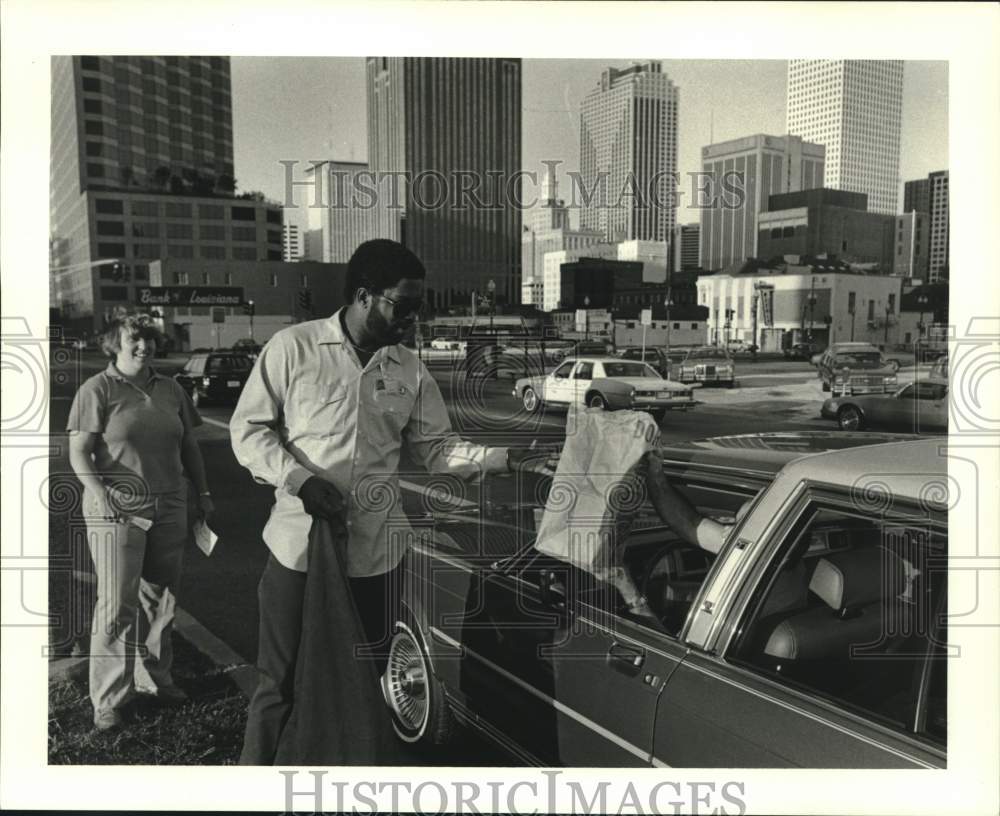 1987 Press Photo U.S. Postal employee receives large bag of tax returns - Historic Images