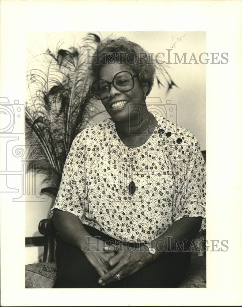 1989 Press Photo Jean Jones, recently retired from teaching after 31 years. - Historic Images