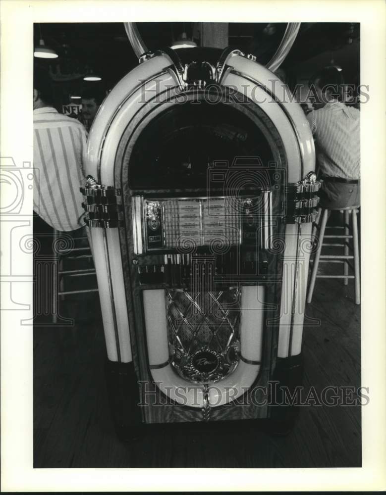 1991 Press Photo Jukebox - Hooter&#39;s after dark column - Historic Images