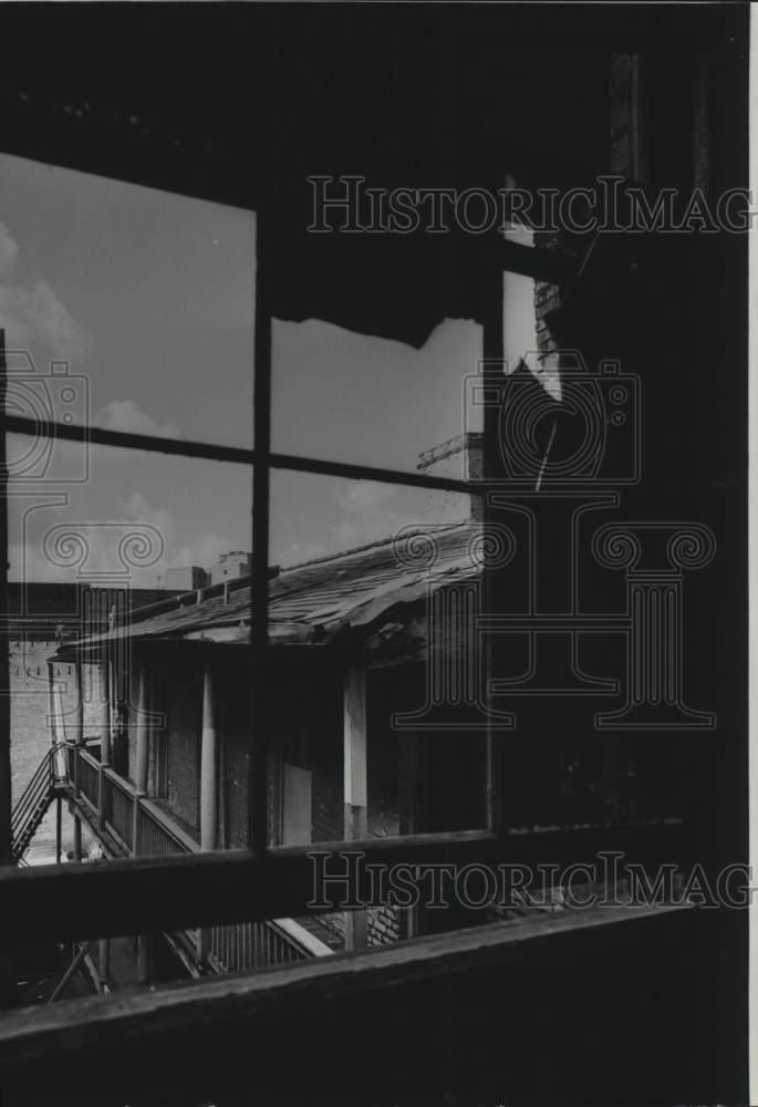 1977 Press Photo Roof of balcony area as seen from inside 604-06 Julia - Historic Images