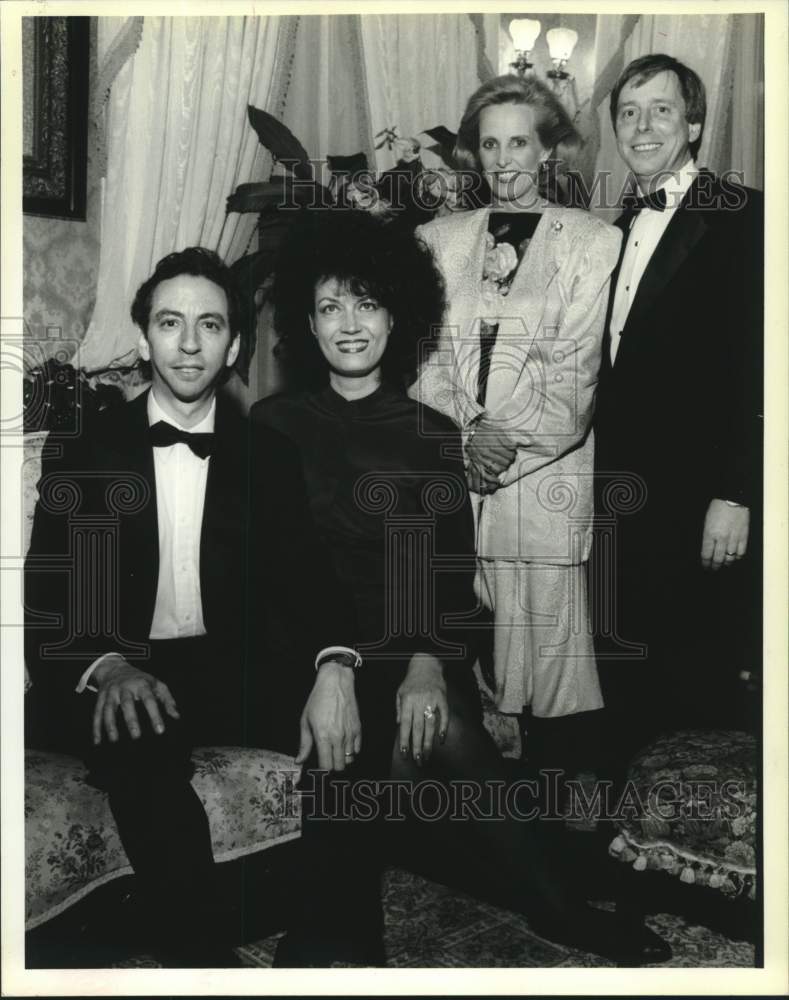 1994 Press Photo Gwendolyn Jones and others of Men&#39;s Opera - Historic Images