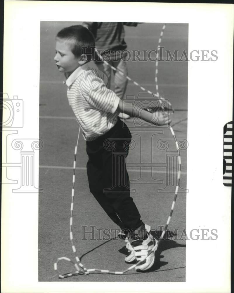 1994 Press Photo Carolyn Park School student Mack Ford plays jump rope - Historic Images