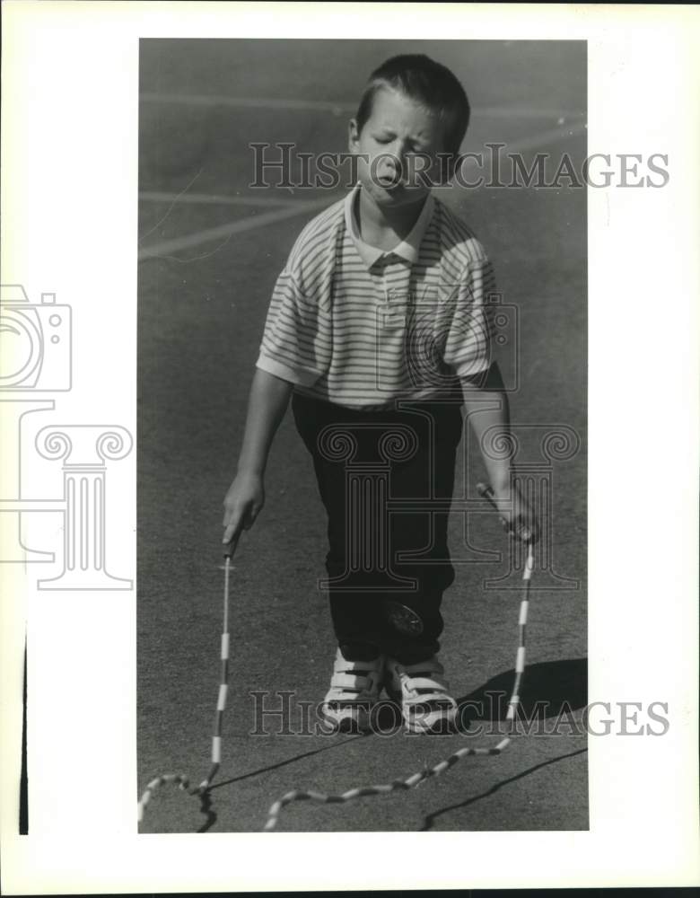 1994 Press Photo Mack Ford jumps rope in P.E.  at Carolyn Park Elementary school - Historic Images